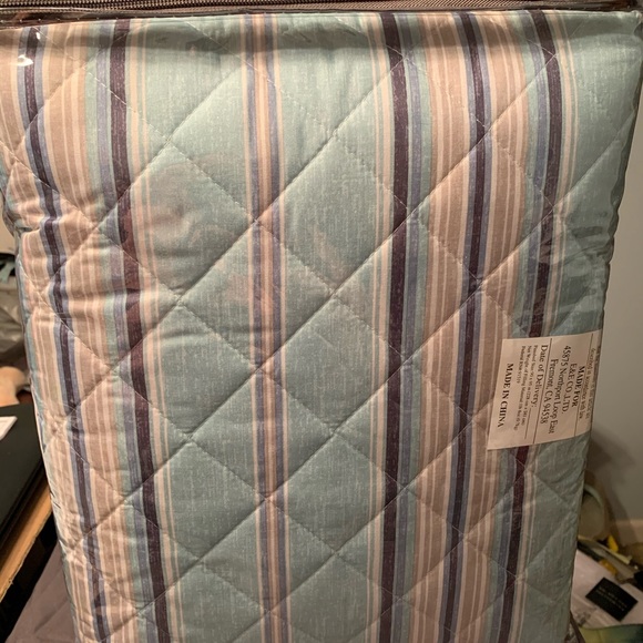 Madison Park Quilt and Sham set! - Picture 4 of 5